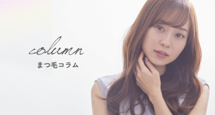寄り添っている女性二人